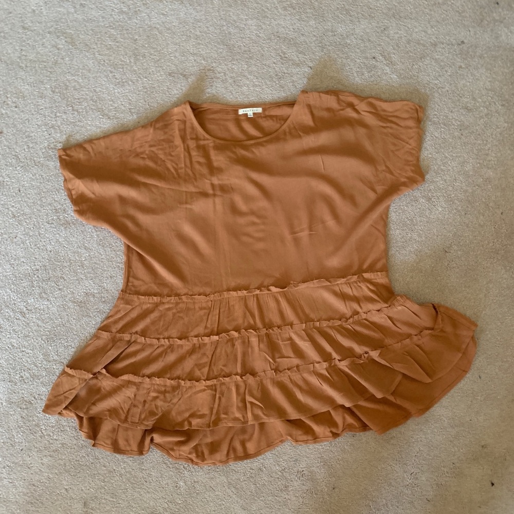 baevely tiered top